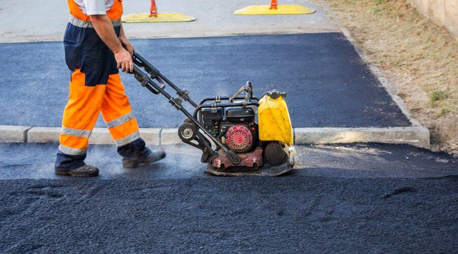 Professional gutter cleaning in Richwoods, MO